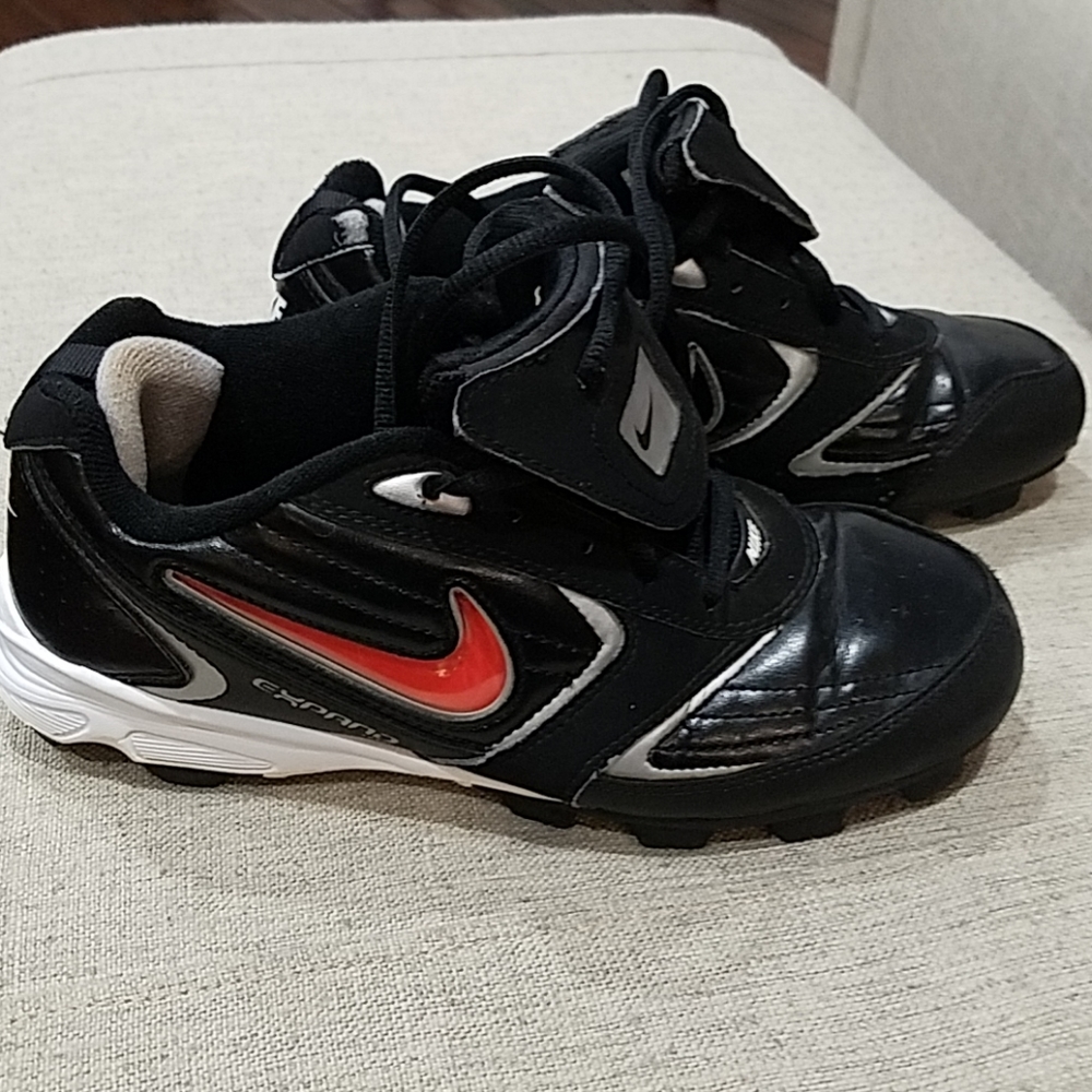 Nike Kids Black Red White Athletic Cleats